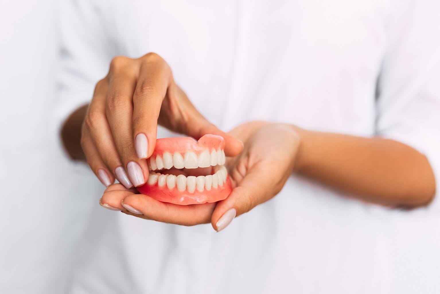 how to know whether and when to replace your dentures